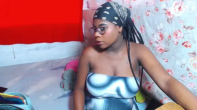 Snapshot of EvaxEmma chatting on 06-18-26, 04:55 EvaxEmma online show from 06-18-26, 04:55