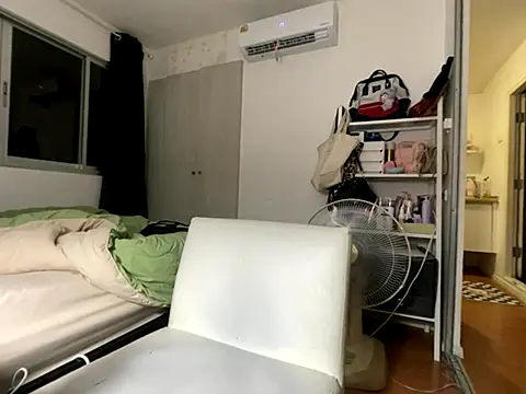 Snapshot of iamMalixxx chatting on 09-20-25, 12:28 iamMalixxx online show from 09-20-25, 12:28