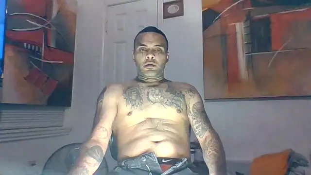 Snapshot of Houstonslong1 chatting on 01-25-25, 06:01 Houstonslong1 online show from 01-25-25, 06:01