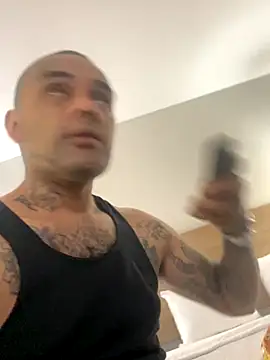 Snapshot of Houstonslong1 chatting on 09-19-25, 05:02 Houstonslong1 online show from 09-19-25, 05:02