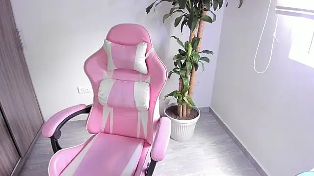 Snapshot of Sofi_Martinezz0 chatting on 10-22-25, 03:34 Sofi Martinezz0 online show from 10-22-25, 03:34