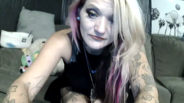 Snapshot of Candalicious chatting on 11-27-25, 08:55 Candalicious online show from 11-27-25, 08:55