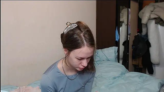 leila bambi  online show from 02-16-25, 07:05