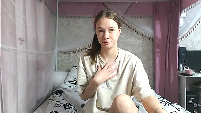 leila bambi  online show from 11-21-25, 11:53