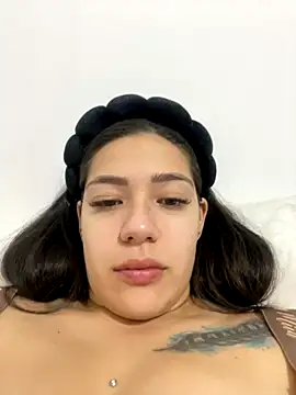 Snapshot of Latina_vanessa chatting on 10-31-25, 04:13 Latina vanessa online show from 10-31-25, 04:13