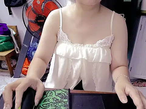 Snapshot of Haruka95 chatting on 06-15-26, 04:15 Haruka95 online show from 06-15-26, 04:15