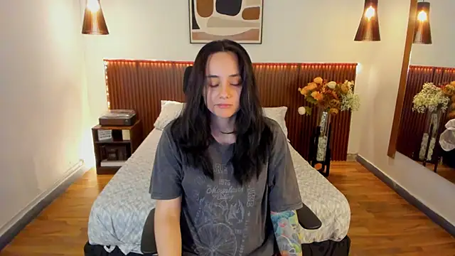 Snapshot of KatherineBond chatting on 05-15-26, 08:27 KatherineBond online show from 05-15-26, 08:27