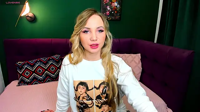 EvaMoran online show from 11-10-25, 01:37