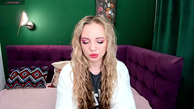 EvaMoran online show from 04-12-26, 01:43