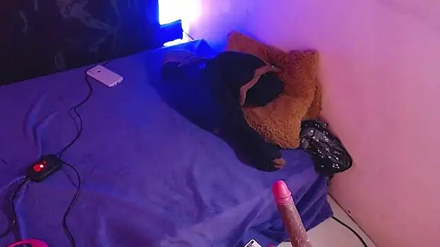 AnnaliOlsenX online show from 12-16-24, 04:49