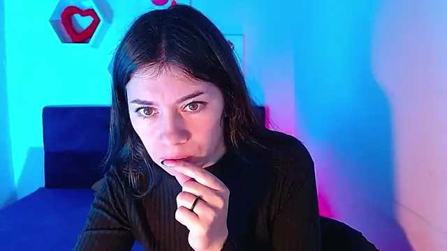AnnaliOlsenX online show from 12-30-24, 01:58
