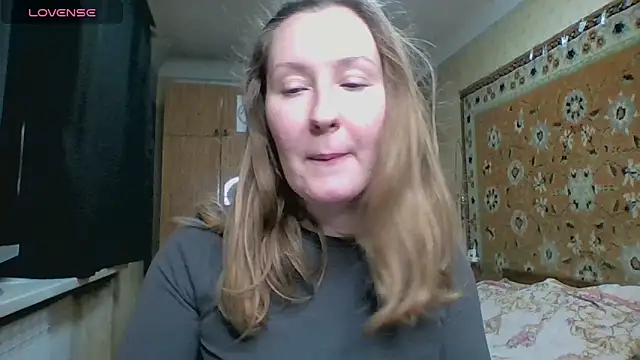 AnnaXLovers online show from 10-31-25, 01:01