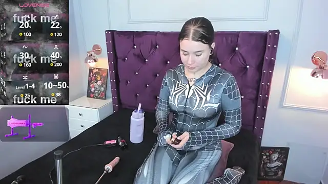 Danee 19  online show from 12-27-24, 12:34