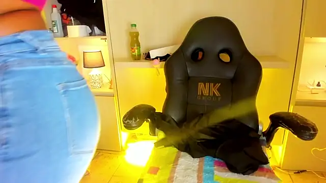 tamaraa smiith online show from 11-22-25, 07:35