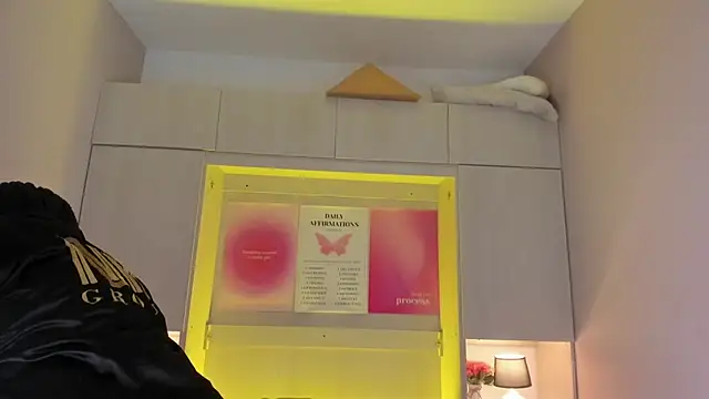 tamaraa smiith online show from 12-19-25, 07:43