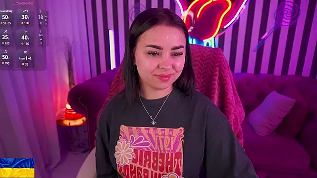 Snapshot of SusieWood chatting on 05-17-26, 07:54 SusieWood online show from 05-17-26, 07:54