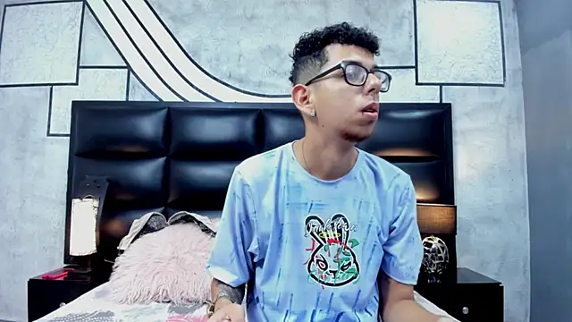 Derek and Skarlet online show from 03-10-25, 11:10