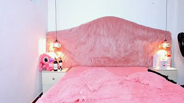 Derek and Skarlet online show from 11-28-25, 03:04