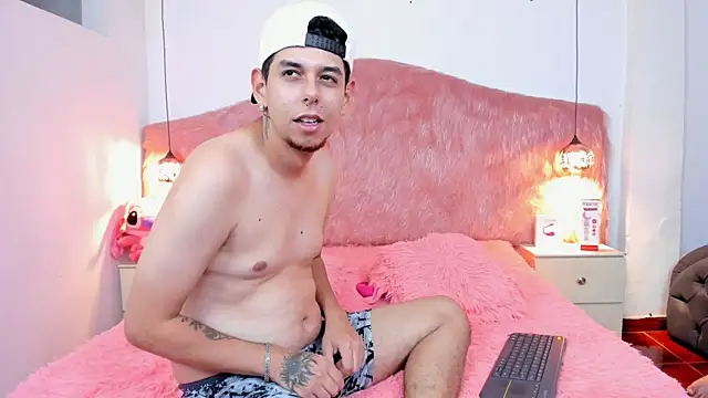 Derek and Skarlet online show from 01-16-26, 04:22