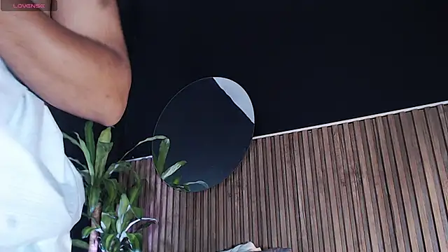 Snapshot of DilanJonnes_ chatting on 12-30-24, 12:22 DilanJonnes online show from 12-30-24, 12:22