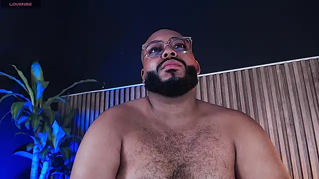 Snapshot of DilanJonnes_ chatting on 01-23-25, 10:44 DilanJonnes online show from 01-23-25, 10:44