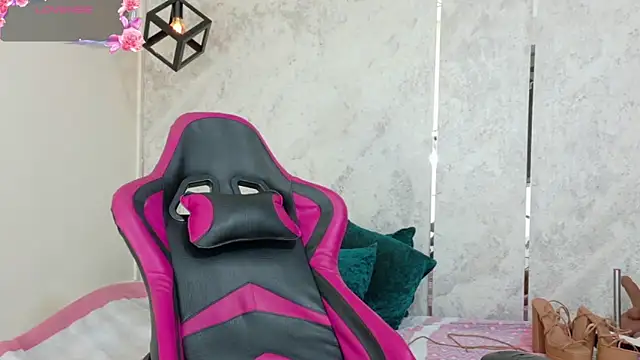 emy 0 online show from 04-04-26, 02:25