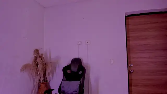 carolinemiller7 online show from 11-19-25, 06:57