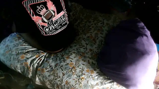 Snapshot of EbonyFetishQueen chatting on 06-11-26, 02:53 EbonyFetishQueen online show from 06-11-26, 02:53