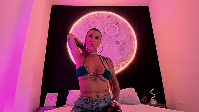 GinebraaFox  online show from 02-13-25, 03:03