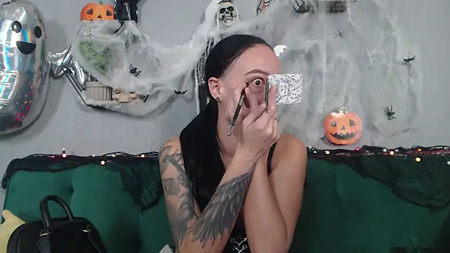 IzabelllNoir online show from 10-30-25, 12:06