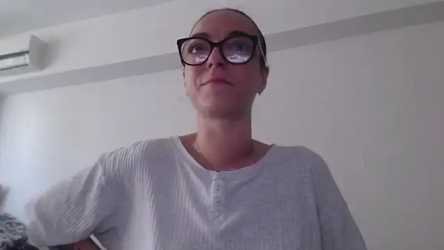 Snapshot of IzabelllNoir chatting on 06-10-26, 08:02 IzabelllNoir online show from 06-10-26, 08:02