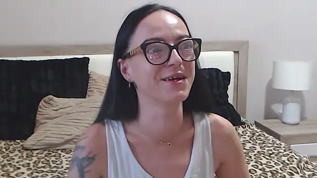 Snapshot of IzabelllNoir chatting on 06-16-26, 07:44 IzabelllNoir online show from 06-16-26, 07:44