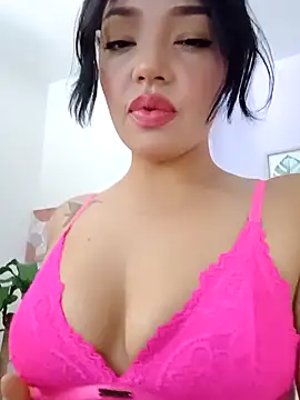 Sara LipsX online show from 09-10-25, 03:34