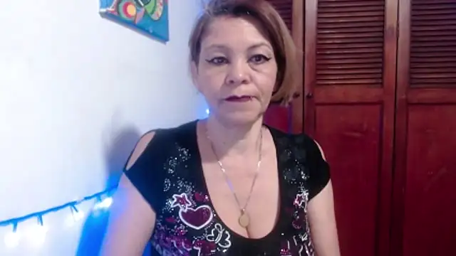 Snapshot of electra-mommy chatting on 07-02-26, 11:05 electra-mommy online show from 07-02-26, 11:05