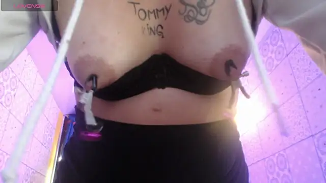 Snapshot of vitoria23_ chatting on 03-12-25, 04:13 vitoria23 online show from 03-12-25, 04:13