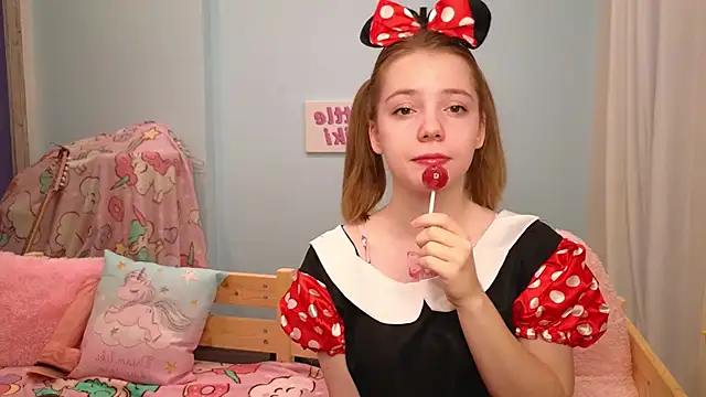 PrincessLittleKiki online show from 10-30-25, 08:05