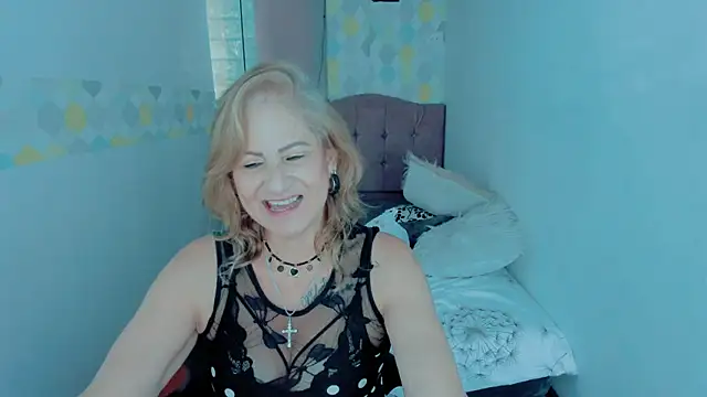 ScarletHoot  online show from 01-07-25, 05:53