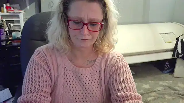 Snapshot of Lisalovely6981 chatting on 02-07-25, 07:17 Lisalovely6981 online show from 02-07-25, 07:17