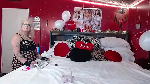 Lisalovely6981 online show from 02-16-26, 07:37