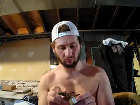 Snapshot of Seymour93 chatting on 01-26-25, 01:58 Seymour93 online show from 01-26-25, 01:58