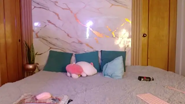 kittycatw online show from 04-18-26, 07:12