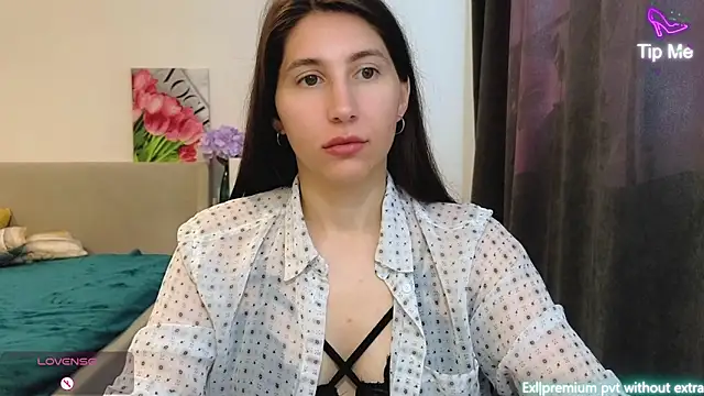 Snapshot of marrycolins chatting on 06-10-26, 02:01 marrycolins online show from 06-10-26, 02:01