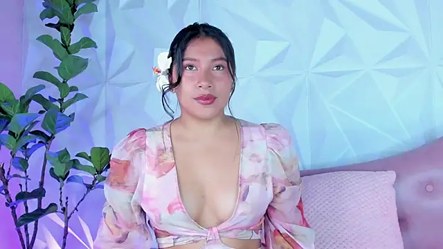 Snapshot of LinnaGardenia chatting on 01-19-25, 01:55 LinnaGardenia online show from 01-19-25, 01:55