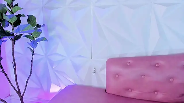 Snapshot of LinnaGardenia chatting on 02-10-25, 04:47 LinnaGardenia online show from 02-10-25, 04:47