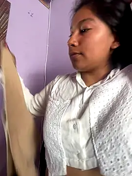 Snapshot of LinnaGardenia chatting on 10-20-25, 02:39 LinnaGardenia online show from 10-20-25, 02:39