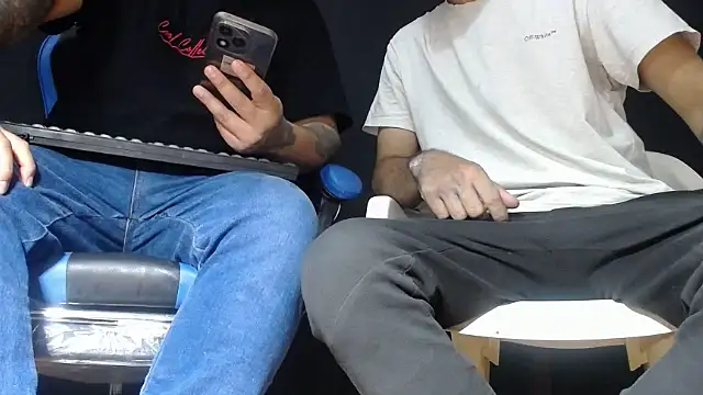 Snapshot of DickMasterfindom chatting on 06-05-26, 06:52 DickMasterfindom online show from 06-05-26, 06:52