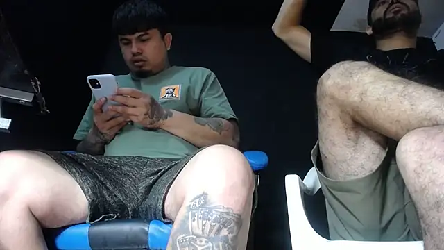 Snapshot of DickMasterfindom chatting on 06-11-26, 02:53 DickMasterfindom online show from 06-11-26, 02:53