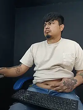 Snapshot of DickMasterfindom chatting on 06-18-26, 09:14 DickMasterfindom online show from 06-18-26, 09:14