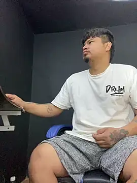 Snapshot of DickMasterfindom chatting on 06-19-26, 02:27 DickMasterfindom online show from 06-19-26, 02:27