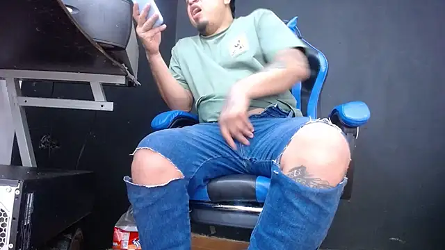 Snapshot of DickMasterfindom chatting on 06-21-26, 10:56 DickMasterfindom online show from 06-21-26, 10:56